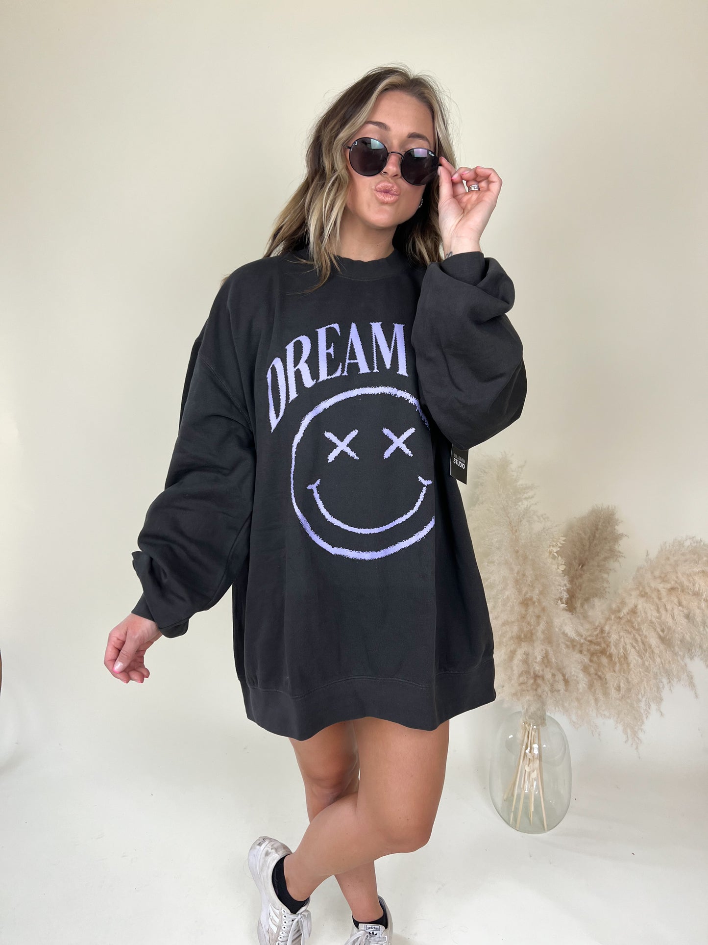 Dream On Graphic Sweatshirt