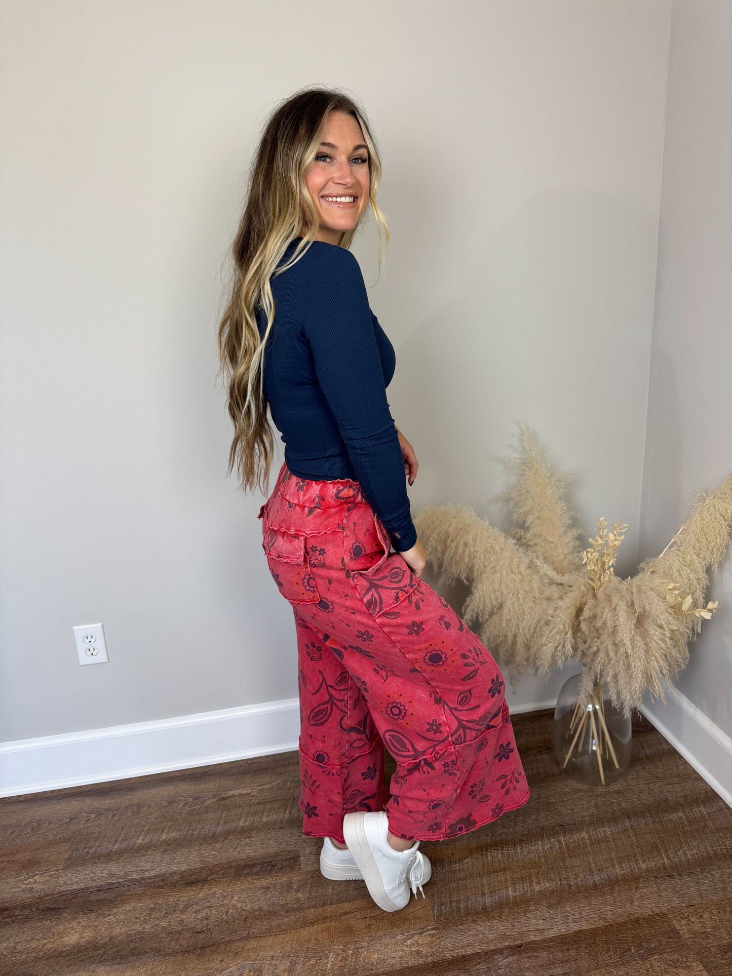 Evermore Printed Pants | Red