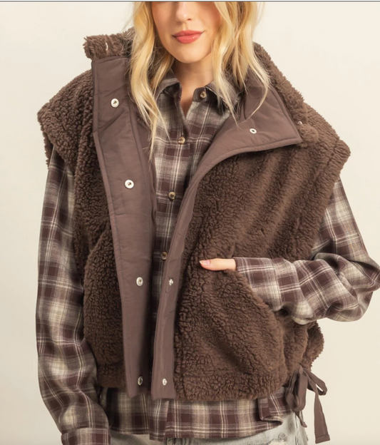 Coming Back Sherpa Vest | Chocolate