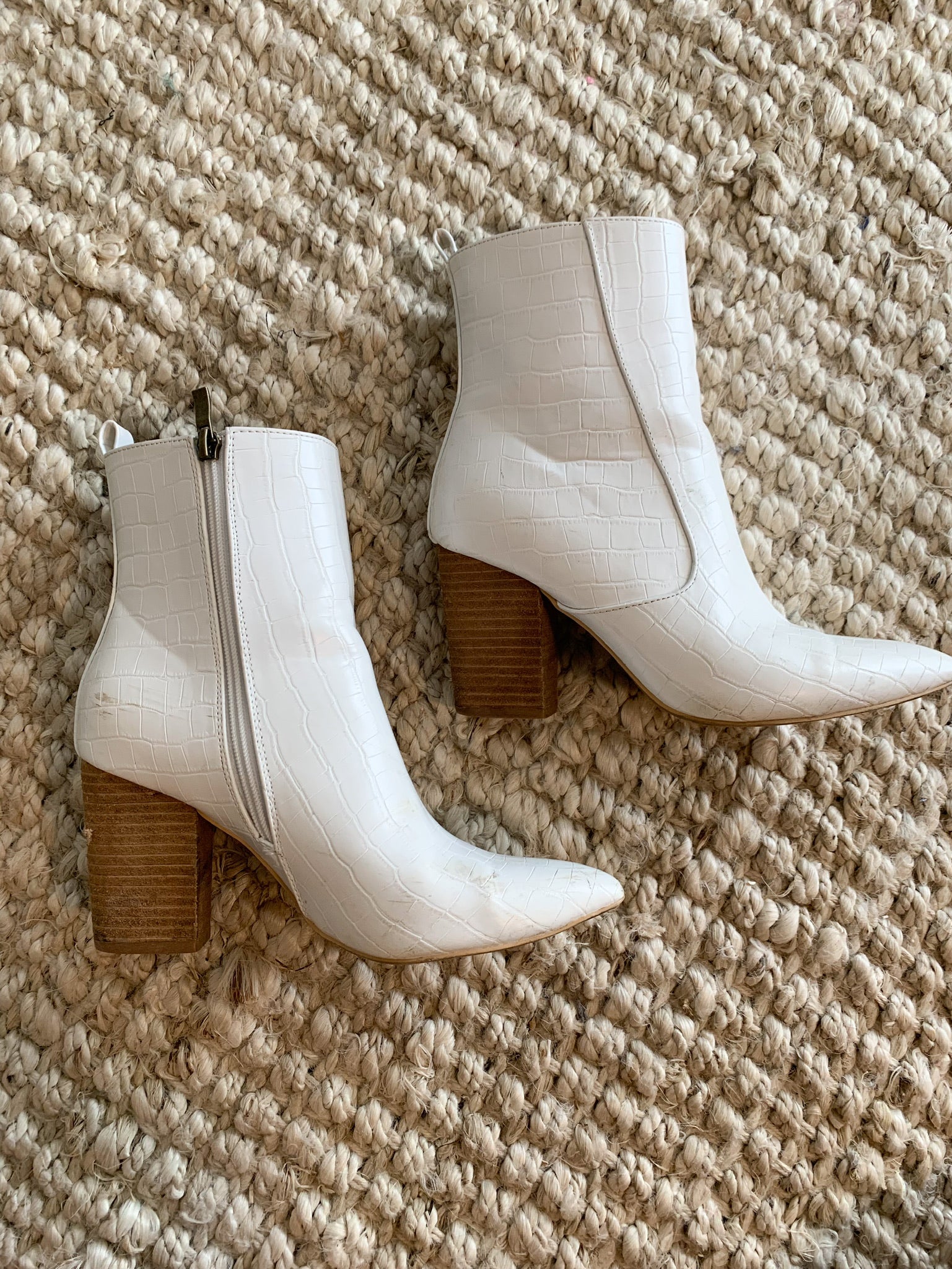 White booties with wood fashion heel