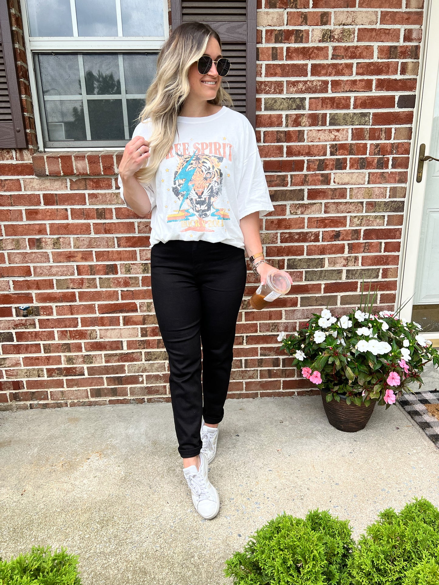 Black Mom Jeans - Full outfit