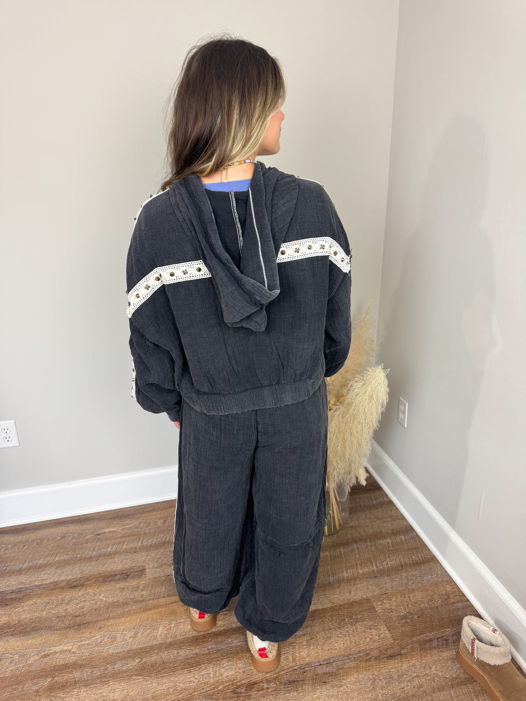 Toasted Almond Gauze Joggers | Black