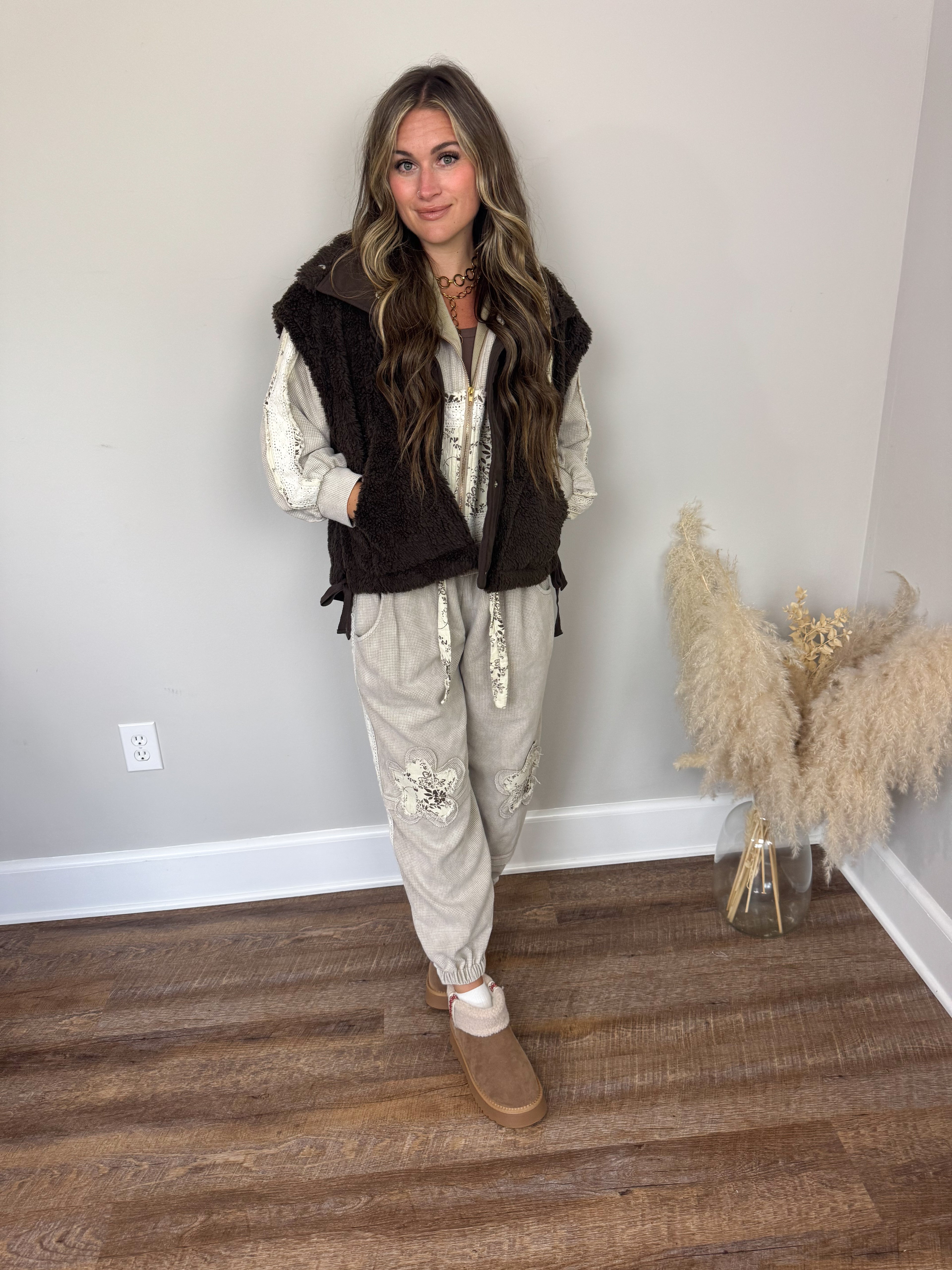 Coming Back Sherpa Vest | Brown