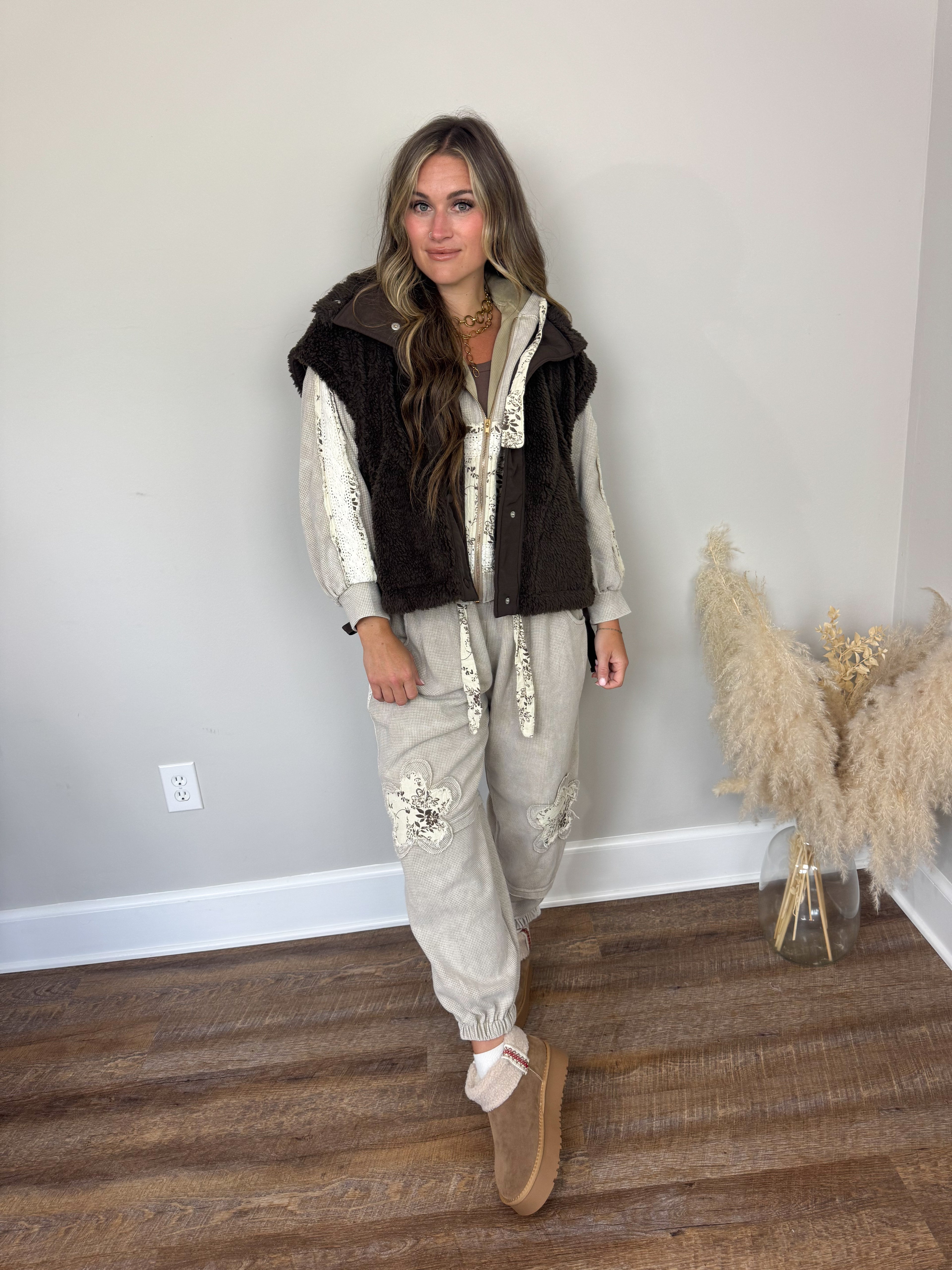 Coming Back Sherpa Vest | Brown