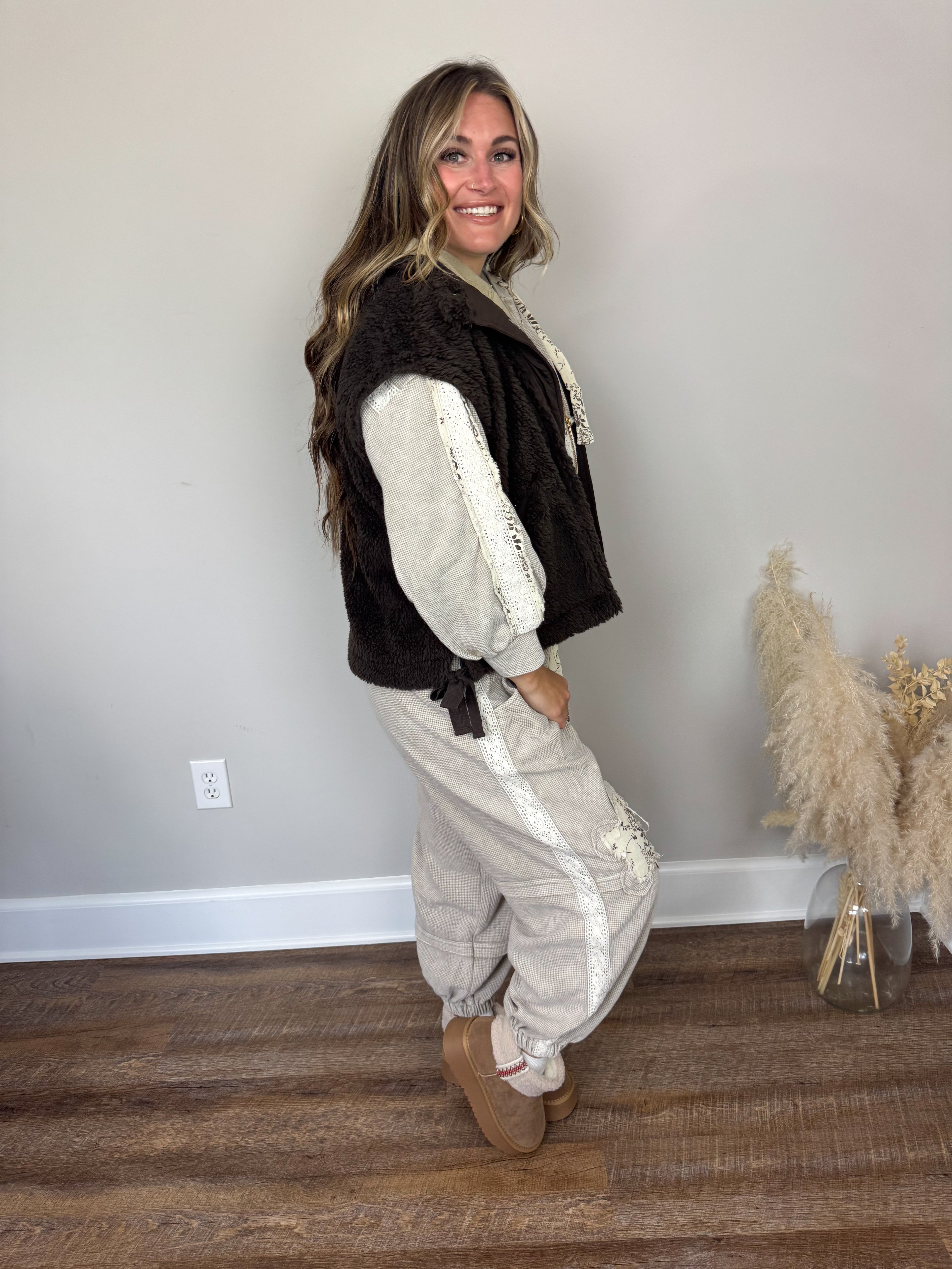 Coming Back Sherpa Vest | Brown