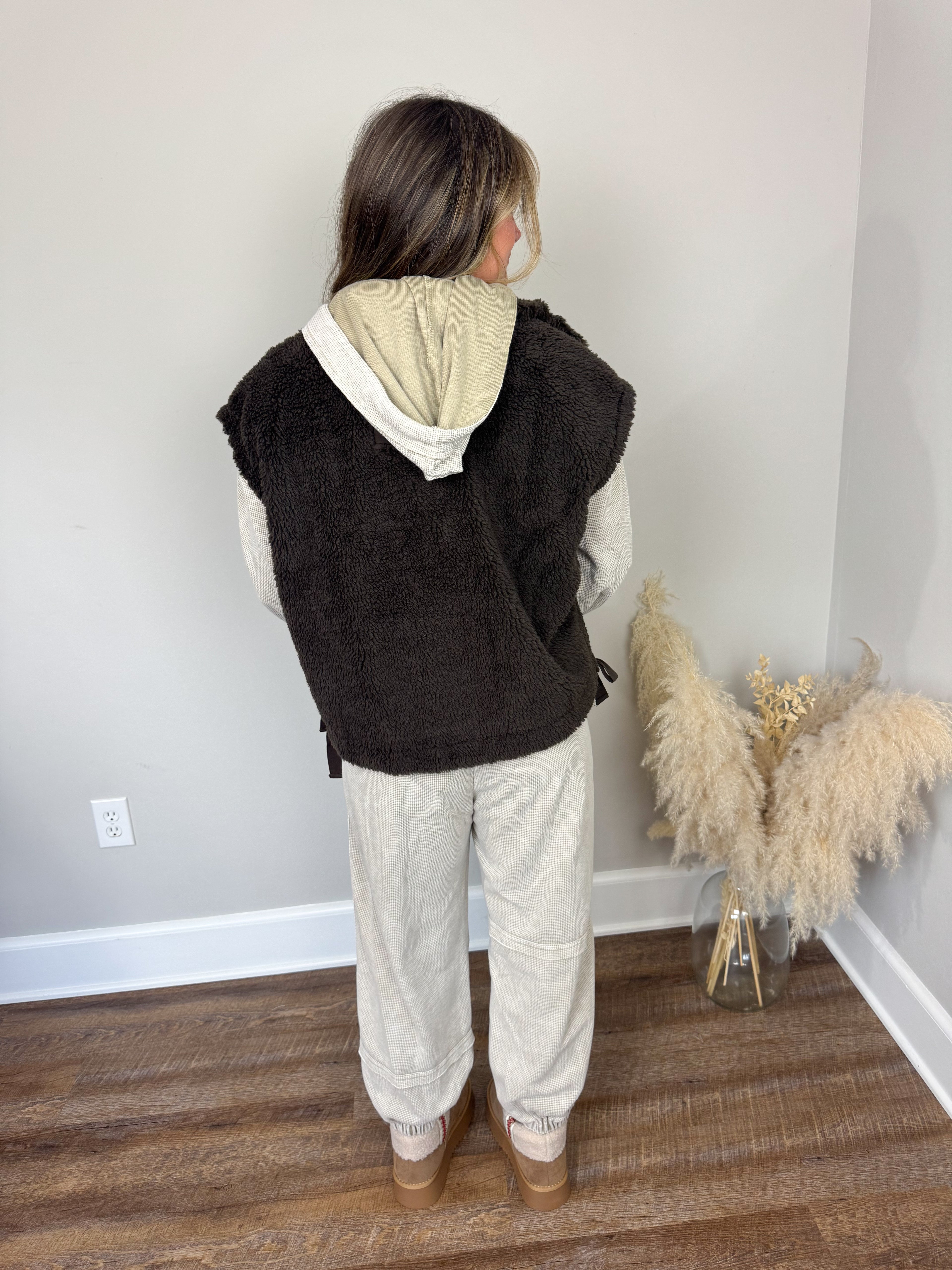 Coming Back Sherpa Vest | Brown