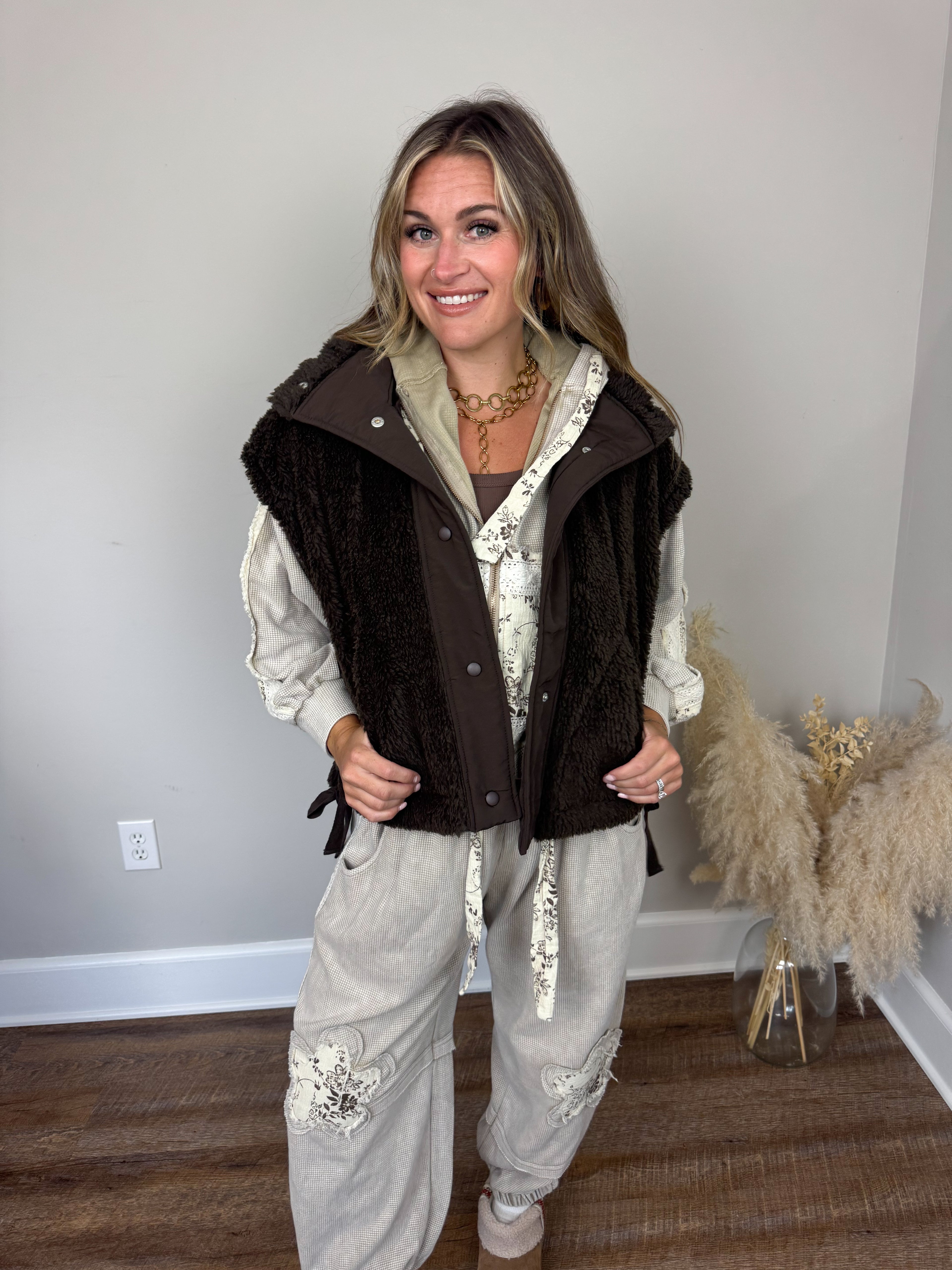 Coming Back Sherpa Vest | Brown