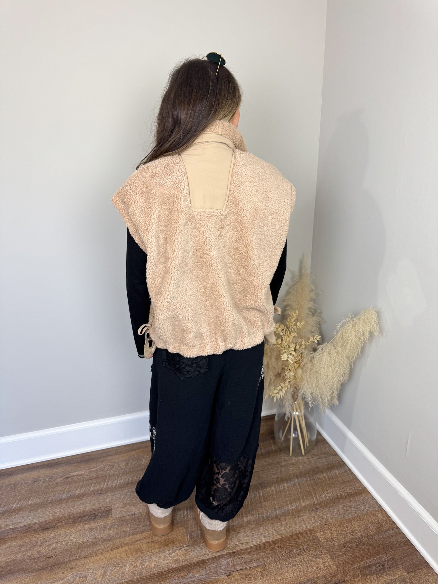 Coming Back Sherpa Vest | Beige