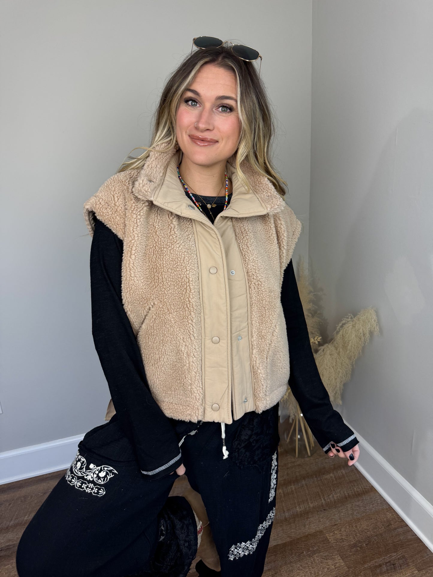 Coming Back Sherpa Vest | Beige