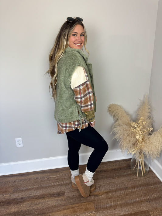 Coming Back Sherpa Vest | Olive