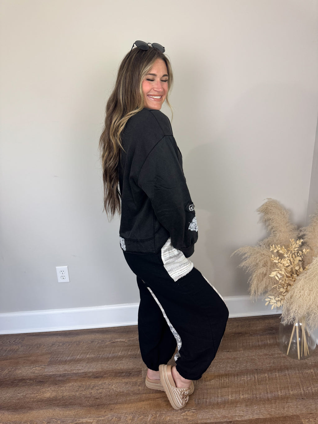 It Girl Pullover | Black