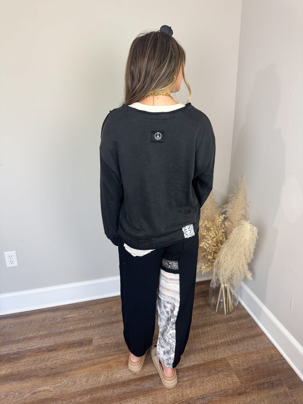 It Girl Pullover | Black