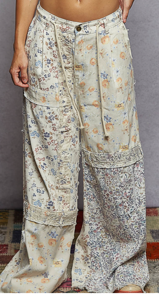 Turn Around Floral Pants