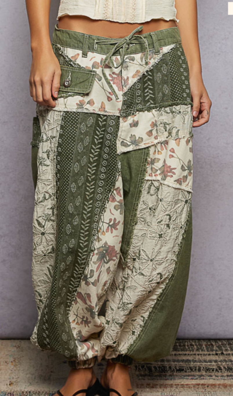 Armor Floral Joggers | Olive