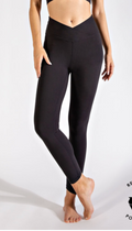 On The Go Crossover Leggings | Black