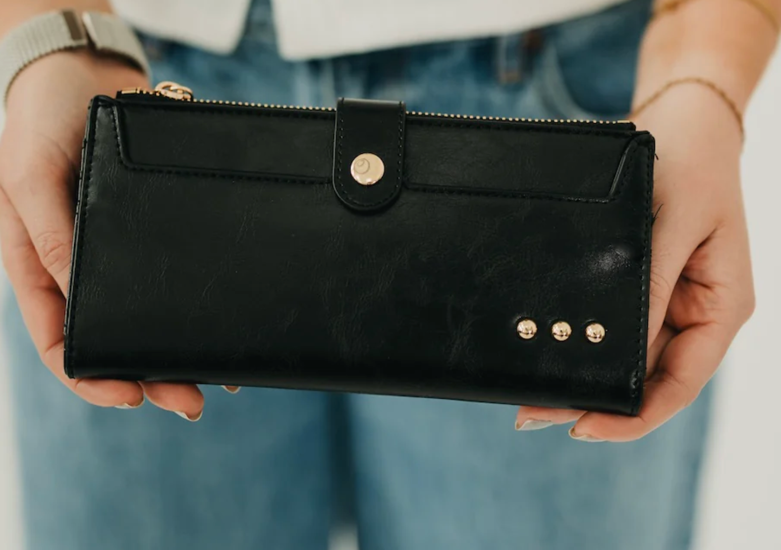 Essentials Carryall Wallet | Black